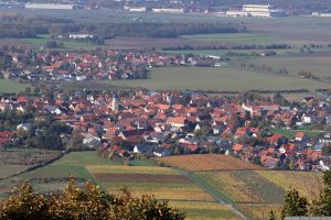 Blick vom Schwanberg auf Rödelsee und Fröhstockheim