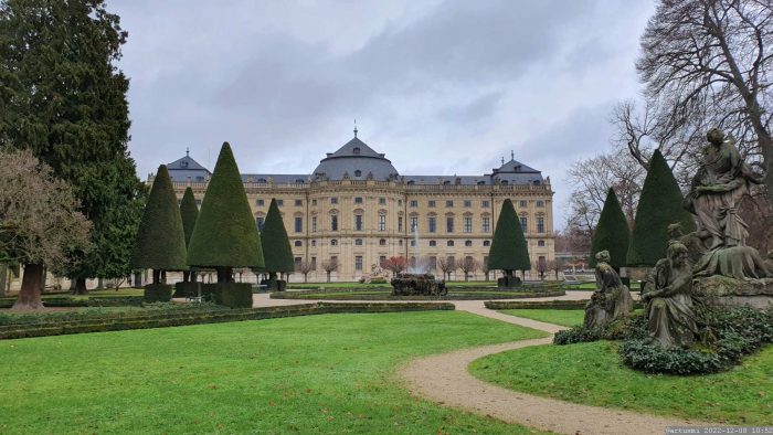 Hofgarten und Residenz in Würzburg am 8. Dezember 2022