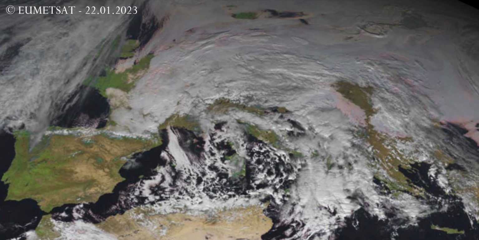 Dichte Wolkendecke am 22. Januar 2023 über Europa