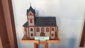 Modell der Pfarrkirche St. Nikolaus in Eisingen
