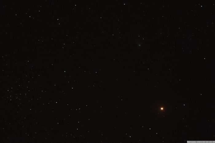 Mars und Komet C/2022 E3 (ZTF) am 10. Februar 2023 im Sternbild Stier
