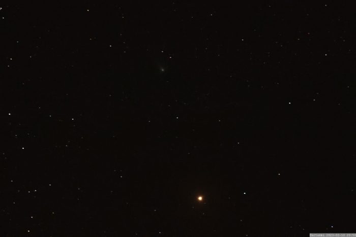 Mars und Komet C/2022 E3 (ZTF) am 10. Februar 2023 im Sternbild Stier