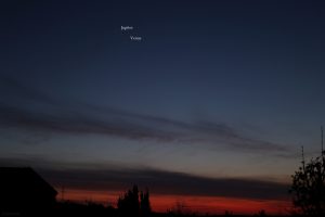 Begegnung von Venus und Jupiter am Abend des 28. Februar 2023 am Westhimmel von Eisingen.