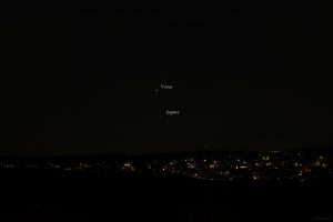 Konstellation von Venus und Jupiter am Abend des 3. März 2023 am Westhimmel von Eisingen.
