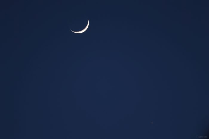 Zunehmender Mond und Venus am 24. März 2023