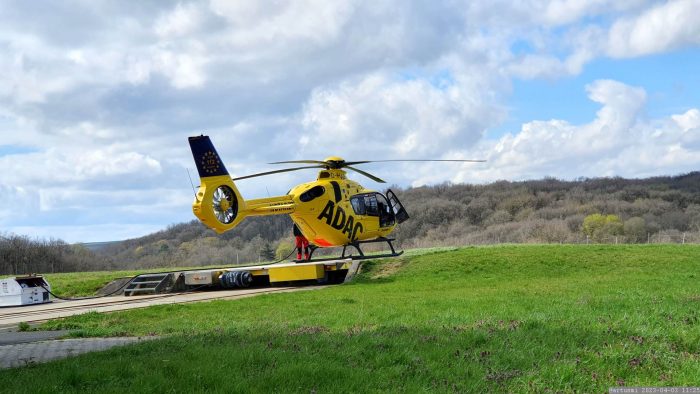 Rettungshubschrauber Christoph 18 auf dem Gelände der MKO
