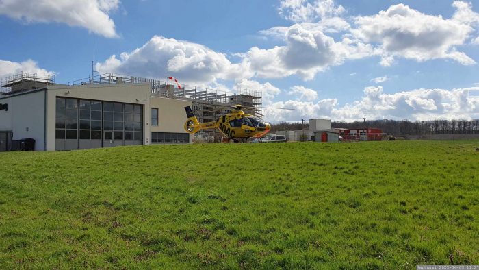 Rettungshubschrauber Christoph 18 auf dem Gelände der MKO