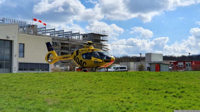 Rettungshubschrauber Christoph 18 auf dem Gelände der MKO