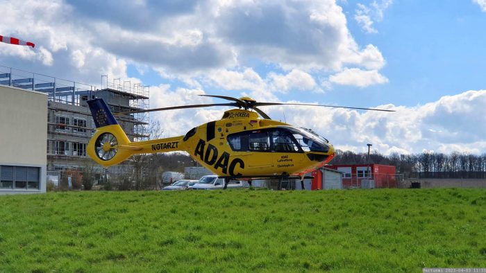 Rettungshubschrauber Christoph 18 auf dem Gelände der MKO