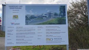 Bautafel Sanierung und Erweiterung der Main-Klinik Ochsenfurt (MKO)