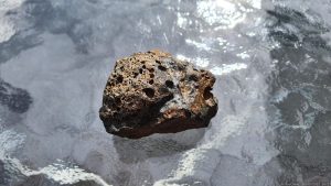 Kein Meteorit, sondern laut Dieter Heinlein - Spezialist für Meteorite - Verhüttungsschlacke