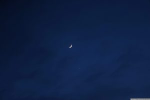Konstellation zunehmender Mond und Venus am 23. Mai 2023