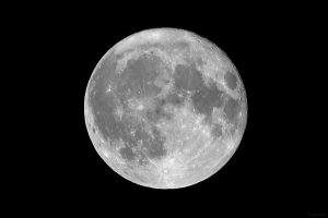 Abnehmender Mond am 4. Juli 2023