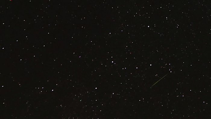 Meteor unterhalb des Sternbildes Cassiopeia am 12. August 2023