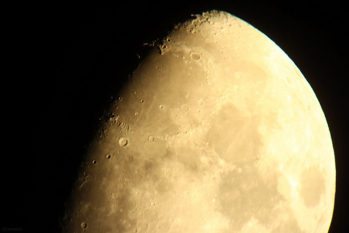 Zunehmender Mond mit Goldenem Henkel am 24. September 2023