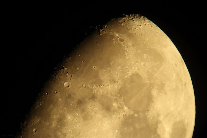Zunehmender Mond mit Goldenem Henkel am 24. September 2023