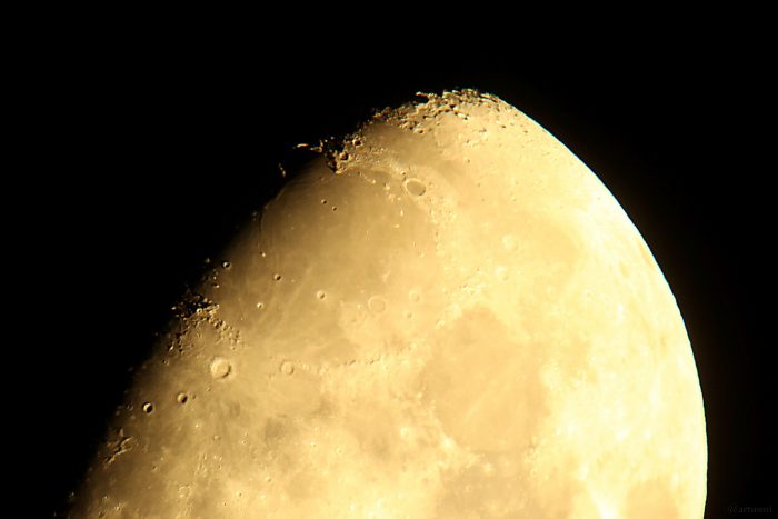 Zunehmender Mond mit Goldenem Henkel am 24. September 2023