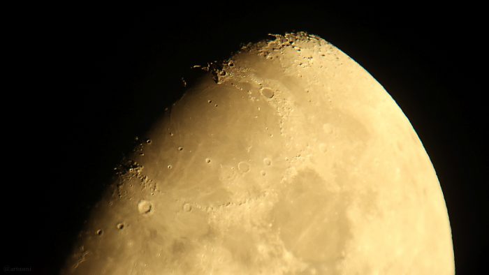 Zunehmender Mond mit Goldenem Henkel am 24. September 2023