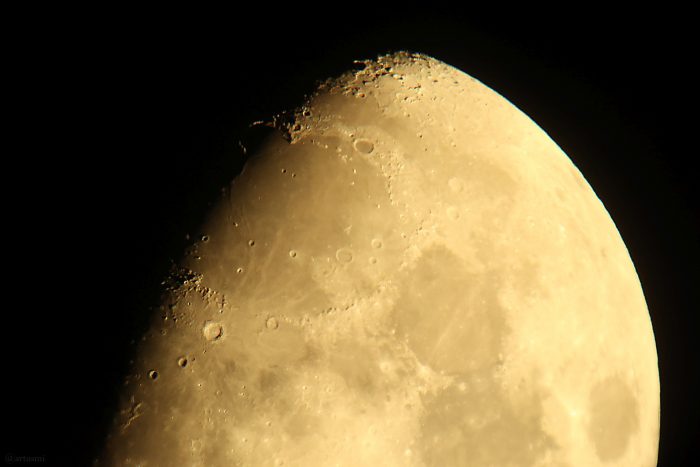 Zunehmender Mond mit Goldenem Henkel am 24. September 2023
