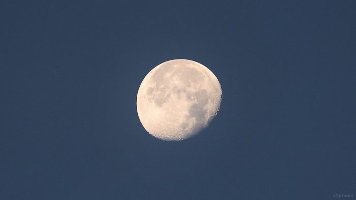 Abnehmender Mond am Morgen des 2. Oktober 2023