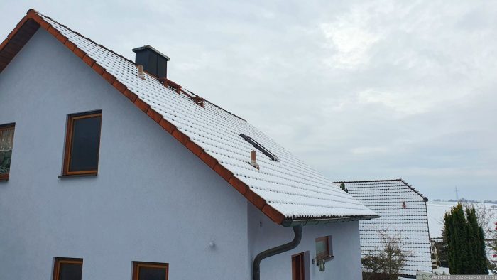 NNW-Seite unseres Daches am 19. Dezember 2022 vor der Belegung mit Modulen
