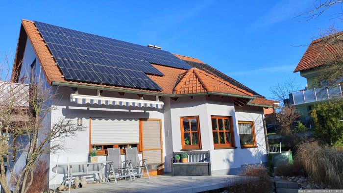 Unsere PV-Anlage am 17. Januar 2023, am ersten Tag der Stromproduktion