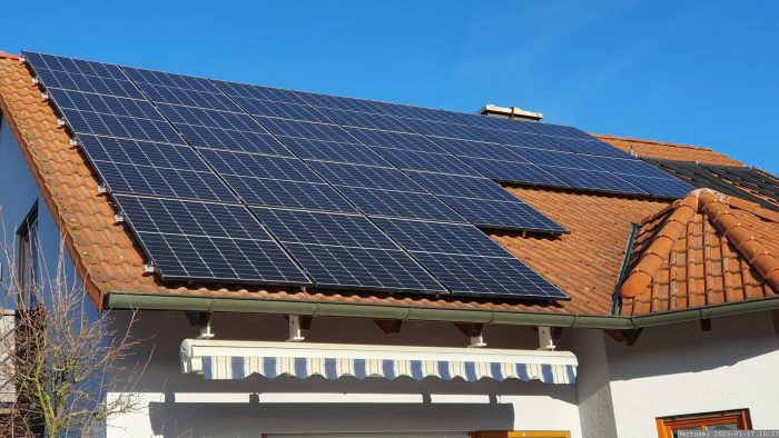 Unsere PV-Anlage am 17. Januar 2023, am ersten Tag der Stromproduktion
