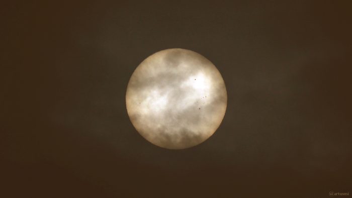 Sonne hinter Nebelschwaden - Sonnenfleckenaktivität am 7. Dezember 2023