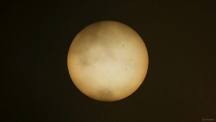 Sonne hinter Nebelschwaden - Sonnenfleckenaktivität am 7. Dezember 2023