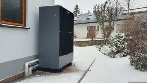 Außeneinheit unserer Wärmepumpe am 15. Januar 2024