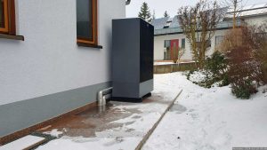Außeneinheit unserer Wärmepumpe am 16. Januar 2024