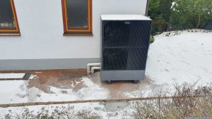 Außeneinheit unserer Wärmepumpe am 16. Januar 2024