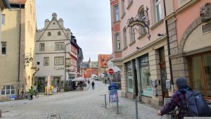 Hauptstraße in Ochsenfurt am Main am 30. Januar 2024