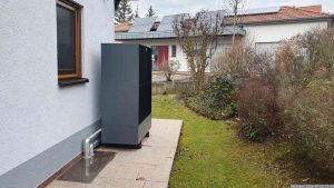 Außeneinheit unserer Wärmepumpe am 2. Februar 2024 bei 6 Grad