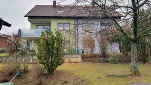 Unser Garten am 4. Februar 2024, ein Tag nach dem Fällen unseres Zwetschgenbaums.