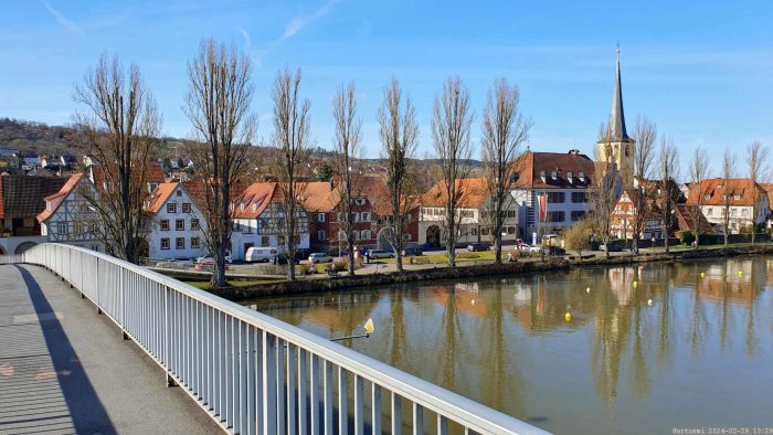 Blick vom Ludwig-Volk-Steg auf Margetshöchheim am 28. Februar 2024