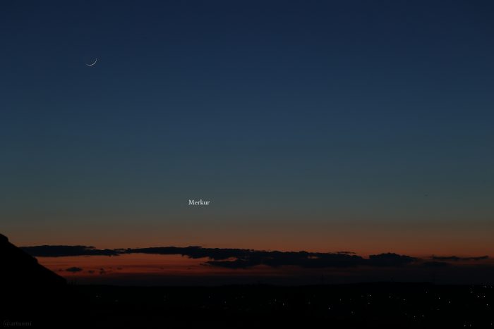 Schmale Mondsichel und Merkur am 11. März 2024 am Westhimmel von Eisingen.