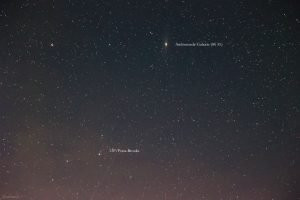 Andromeda-Galaxie (M 31) und Komet 12P/Pons-Brooks am 11. März 2024 am Nordwesthimmel von Eisingen.