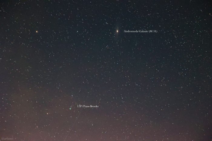Andromeda-Galaxie (M 31) und Komet 12P/Pons-Brooks am 11. März 2024 am Nordwesthimmel von Eisingen.