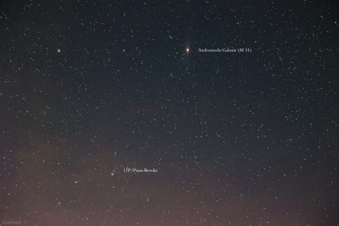 Andromeda-Galaxie (M 31) und Komet 12P/Pons-Brooks am 11. März 2024 am Nordwesthimmel von Eisingen.