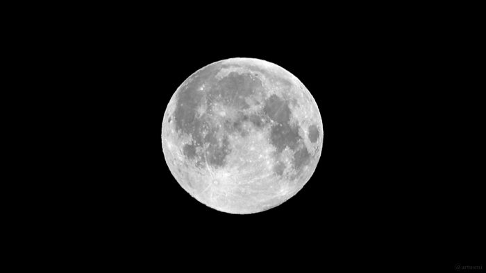 Vollmond zu Beginn der Halbschatten-Mondfinsternis um 05:51 Uhr.