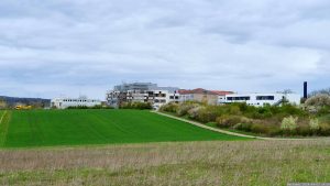 ADAC-Luftrettungsstation mit Christoph 18, Main-Klinik Ochsenfurt und KfH-Nierenzentrum.