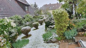 Schneefall in unserem Garten am 21. April 2024