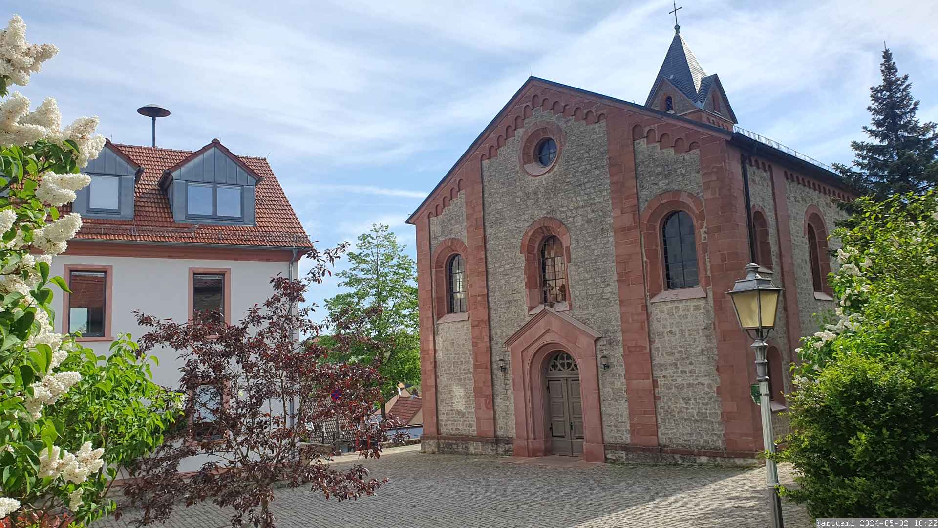 Kirchplatz in Eisingen am 2. Mai 2024