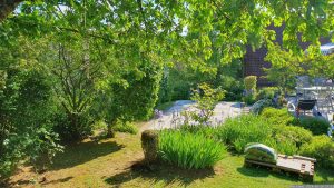 Unser Garten nach dem Rasenmähen am 10. Mai 2024