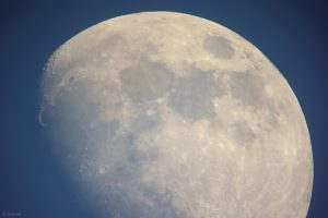 Beobachtung des Goldenen Henkels am zunehmenden Mond bei Tageslicht am 18. Mai 2024.