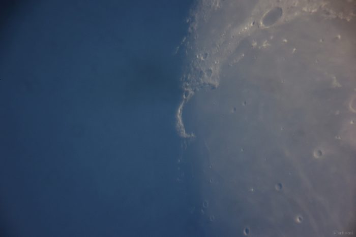 Beobachtung des Goldenen Henkels am zunehmenden Mond bei Tageslicht am 18. Mai 2024.