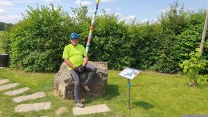 Artur Schmitt am 23. Juni 2024 am Mittelpunkt der EU bei Gadheim im Landkreis Würzburg
