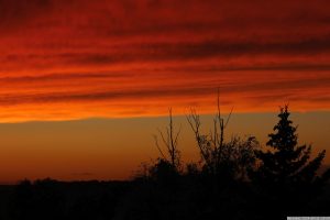 Westhimmel in Eisingen nach dem Sonnenuntergang am 11. September 2024