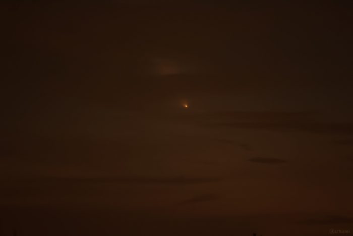 Komet C/2023 A3 (Tsuchinshan-ATLAS) am 13. Oktober 2024 um 20:02 Uhr hinter Wolken
